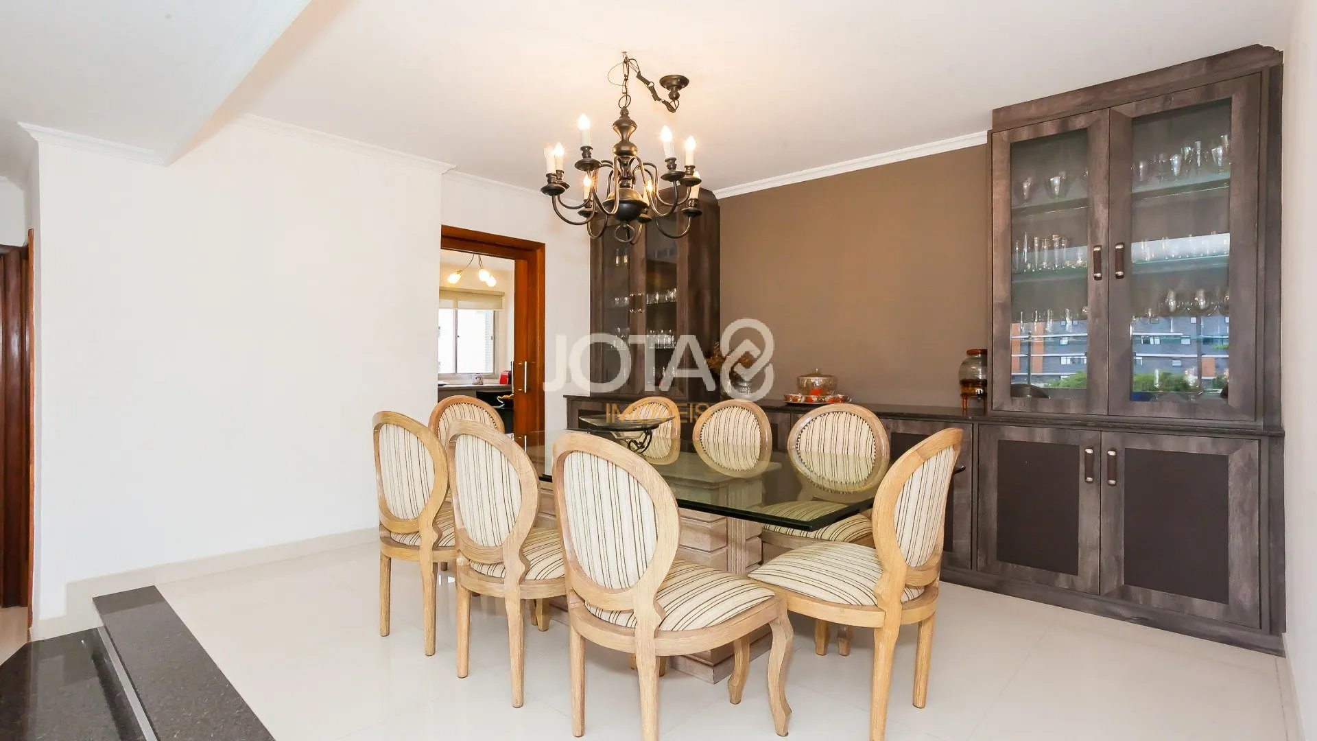 219 m² furnished apartment with 4 bedrooms and private garden — photo 10