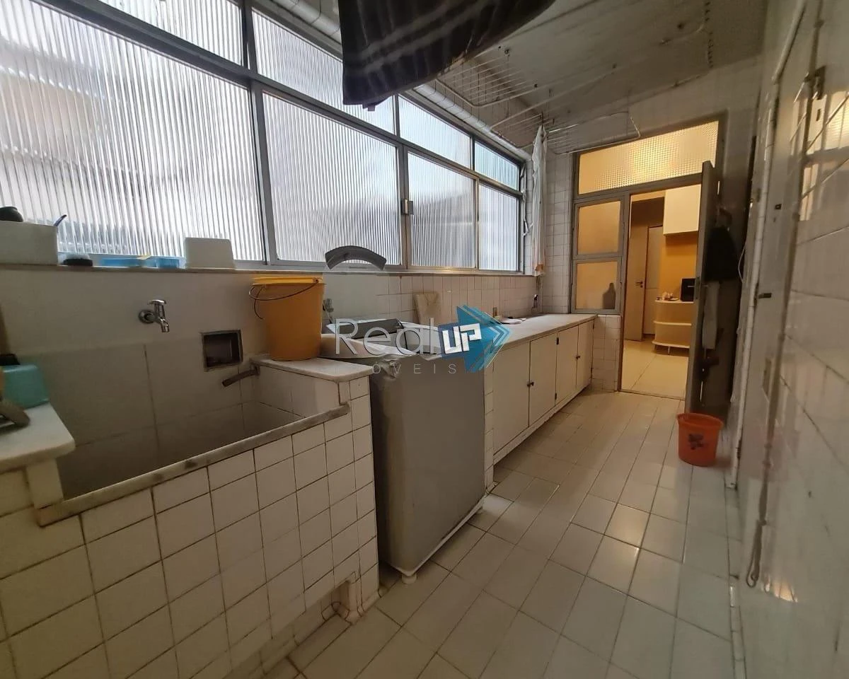 Apartment with 4 bedrooms and 5 bathrooms and 2 parking spaces — photo 38