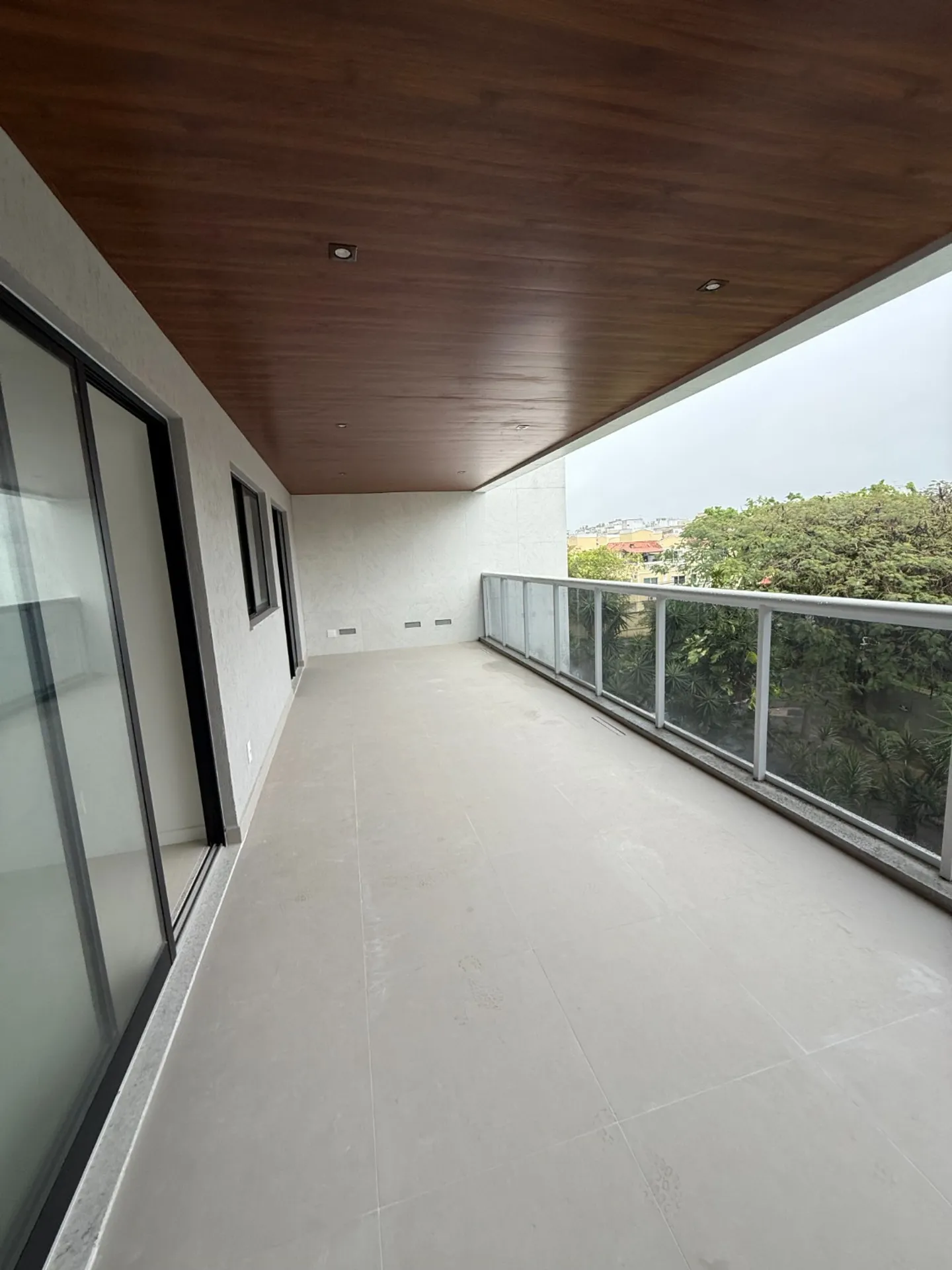2-bedroom apartment with a grill on the balcony — photo 17