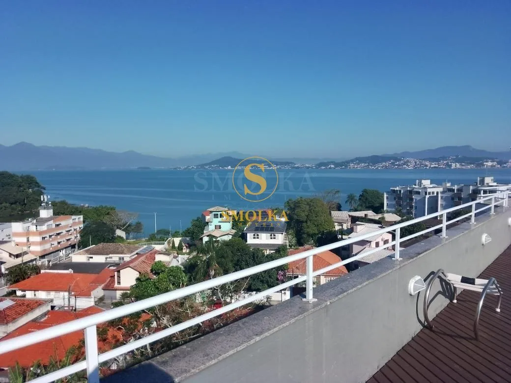 3-bedroom apartment with a water view in Florianópolis