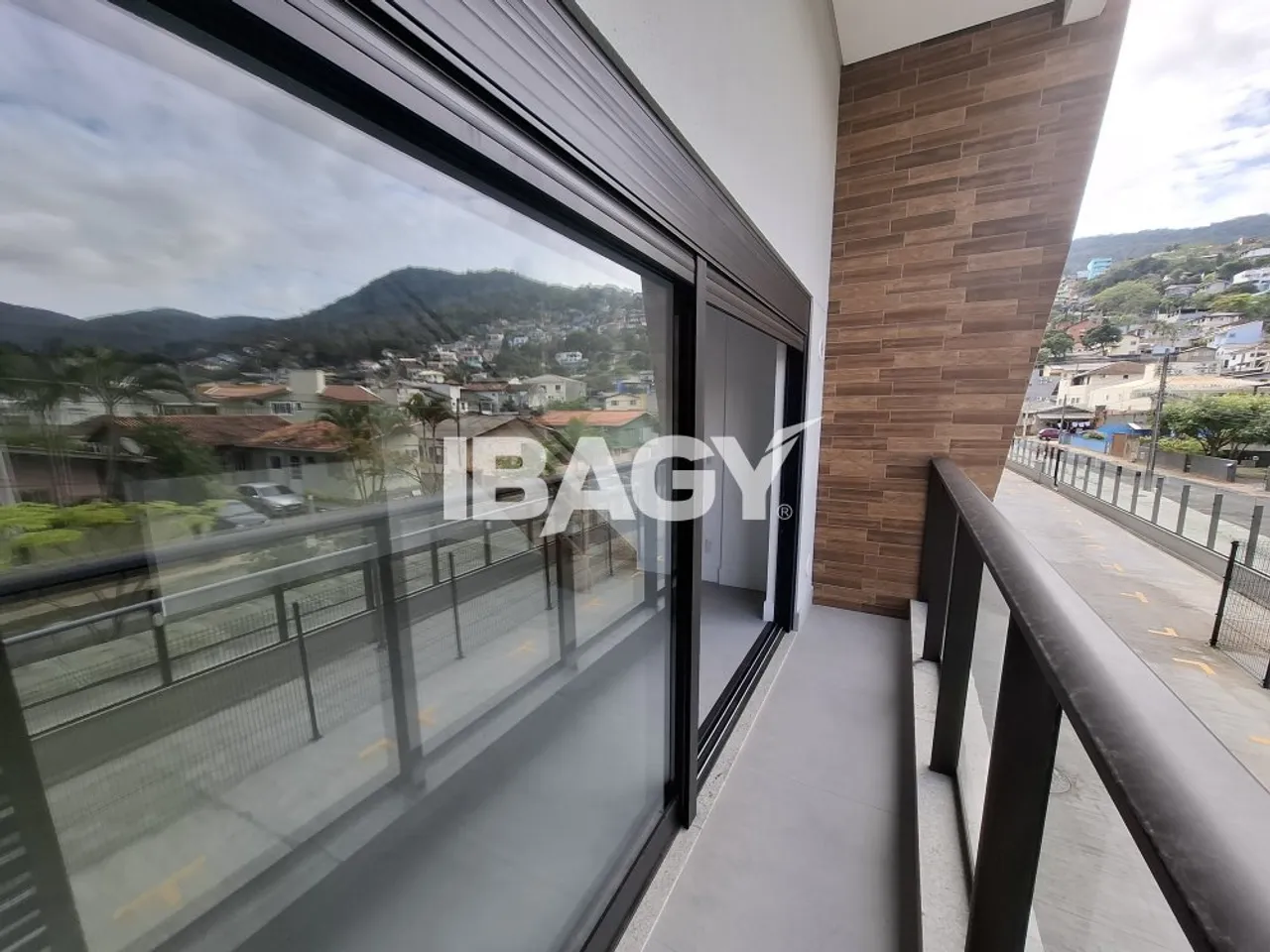 1-bedroom apartment with open-plan kitchen — photo 5
