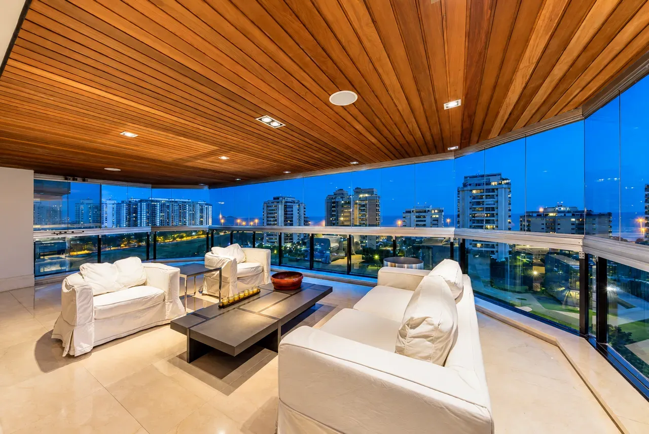 Apartamento mobiliado, 340 m², com vista para a água