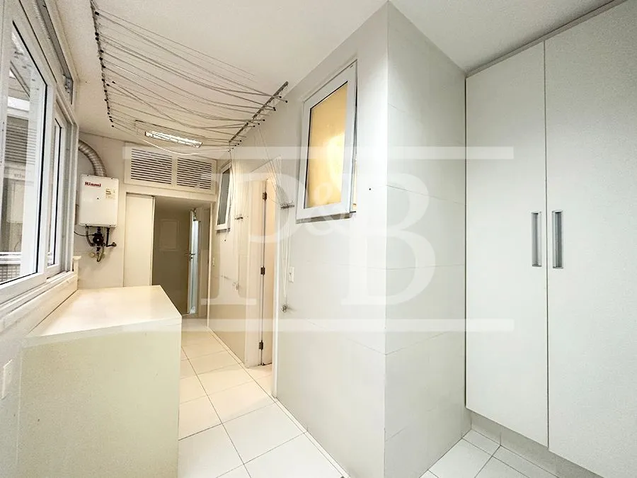 3-bedroom rental apartment with 3 bathrooms and 263 m² — photo 32
