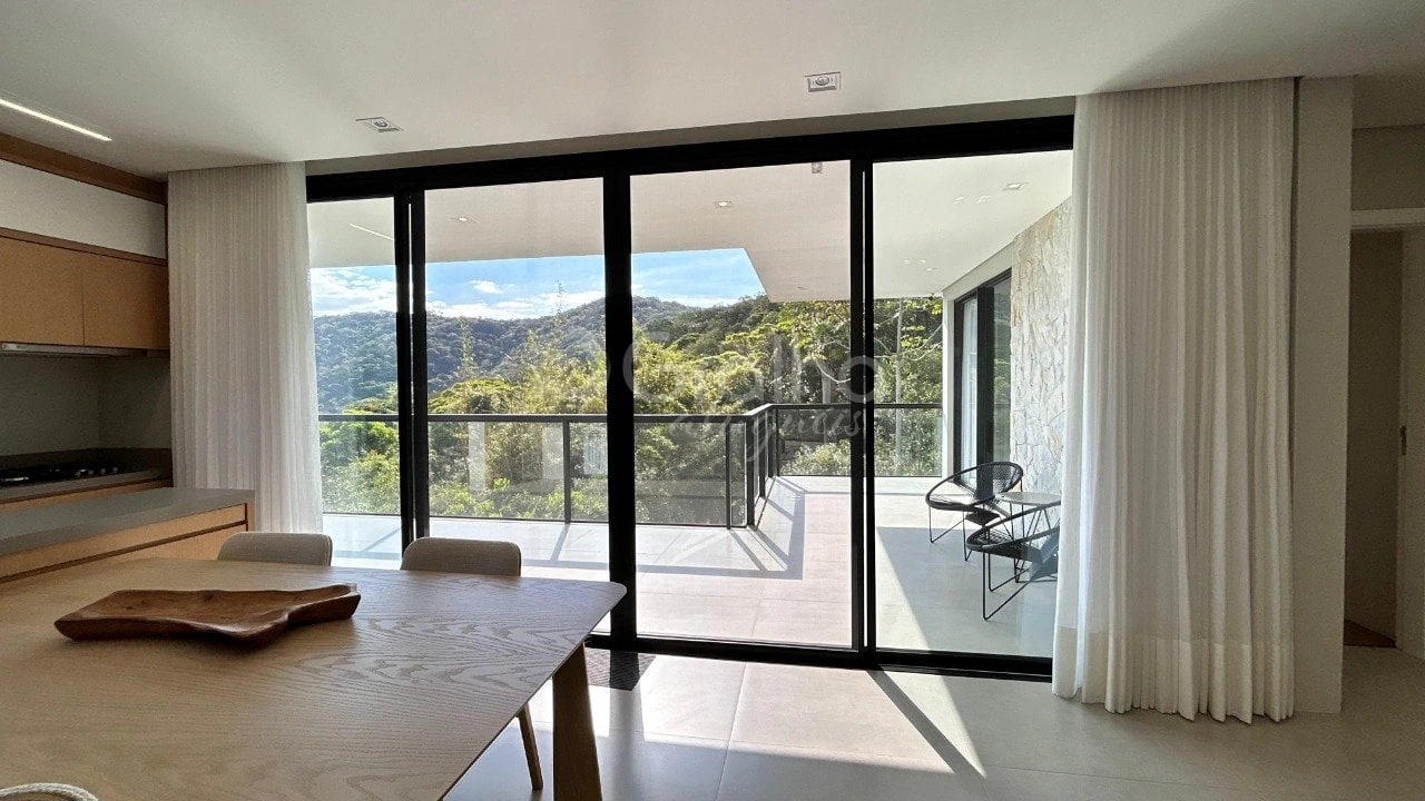 Furnished house, 158 m², with floor-to-ceiling windows — photo 9
