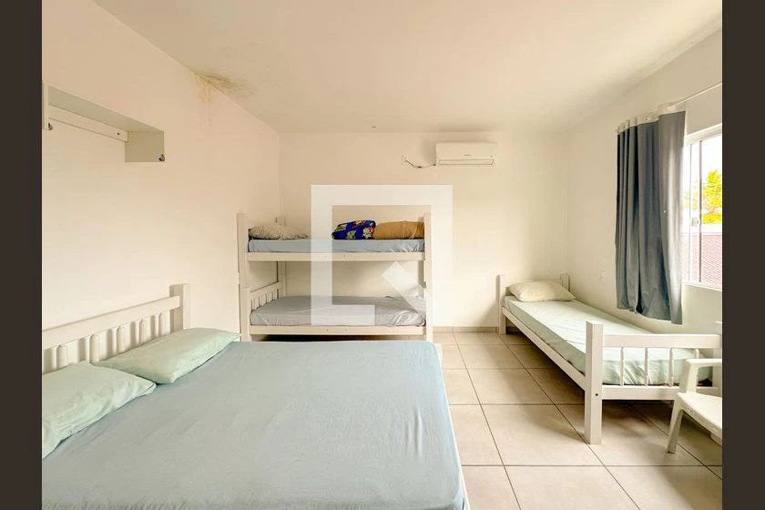 Studio with 1 bedroom, 1 bathroom and private garden — photo 5