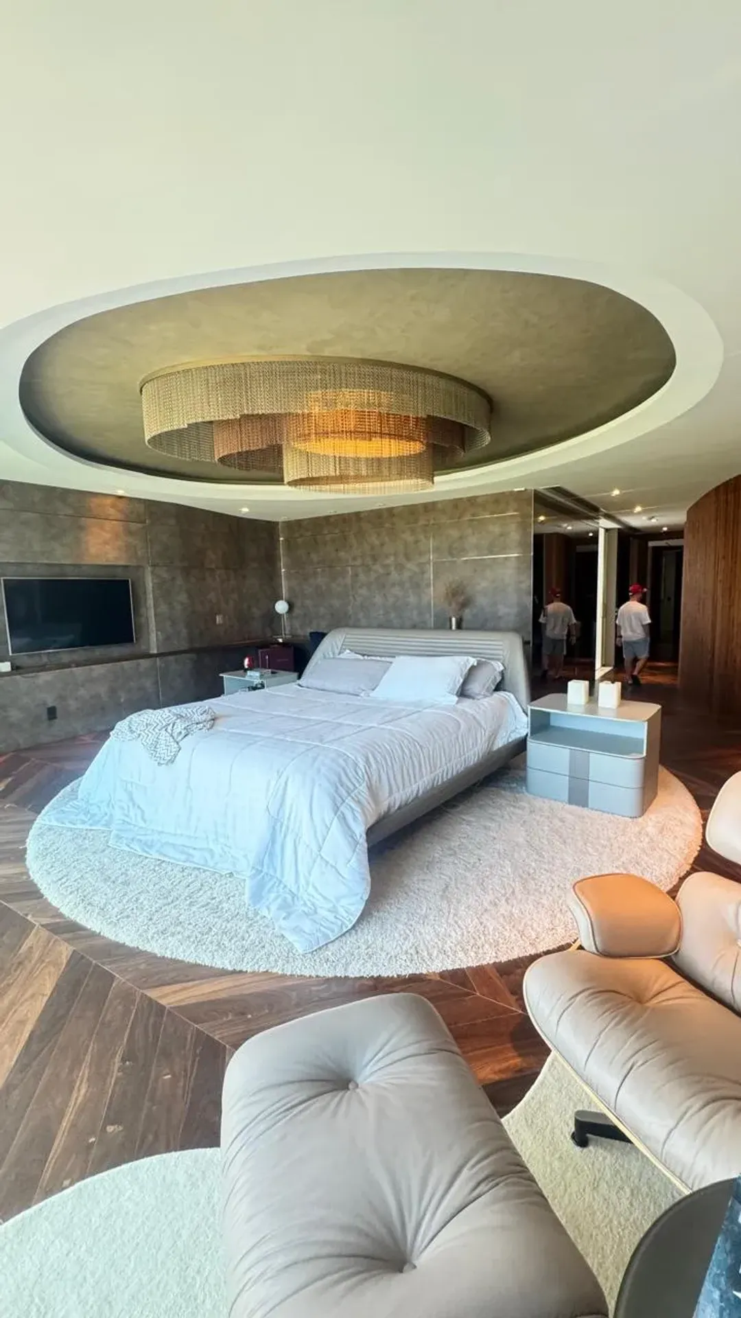 Квартира 650 м² з 4 спальнями з ванними та приватним садом — photo 16