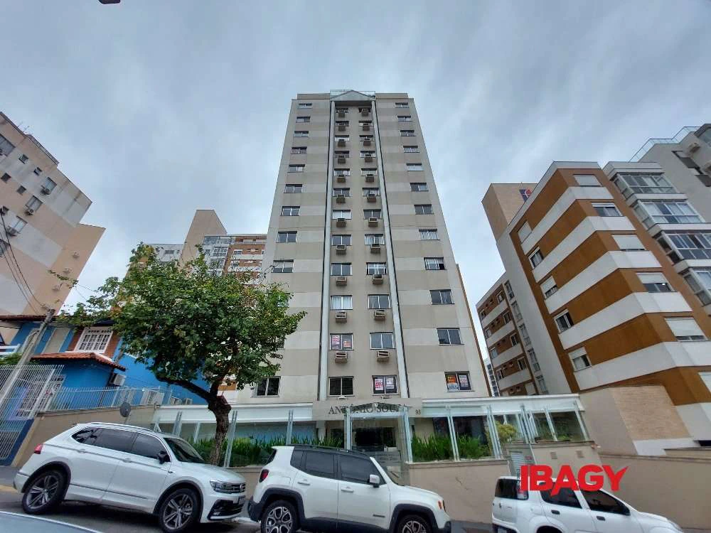 77 m² apartment with 2 en-suite bedrooms and balcony — photo 3