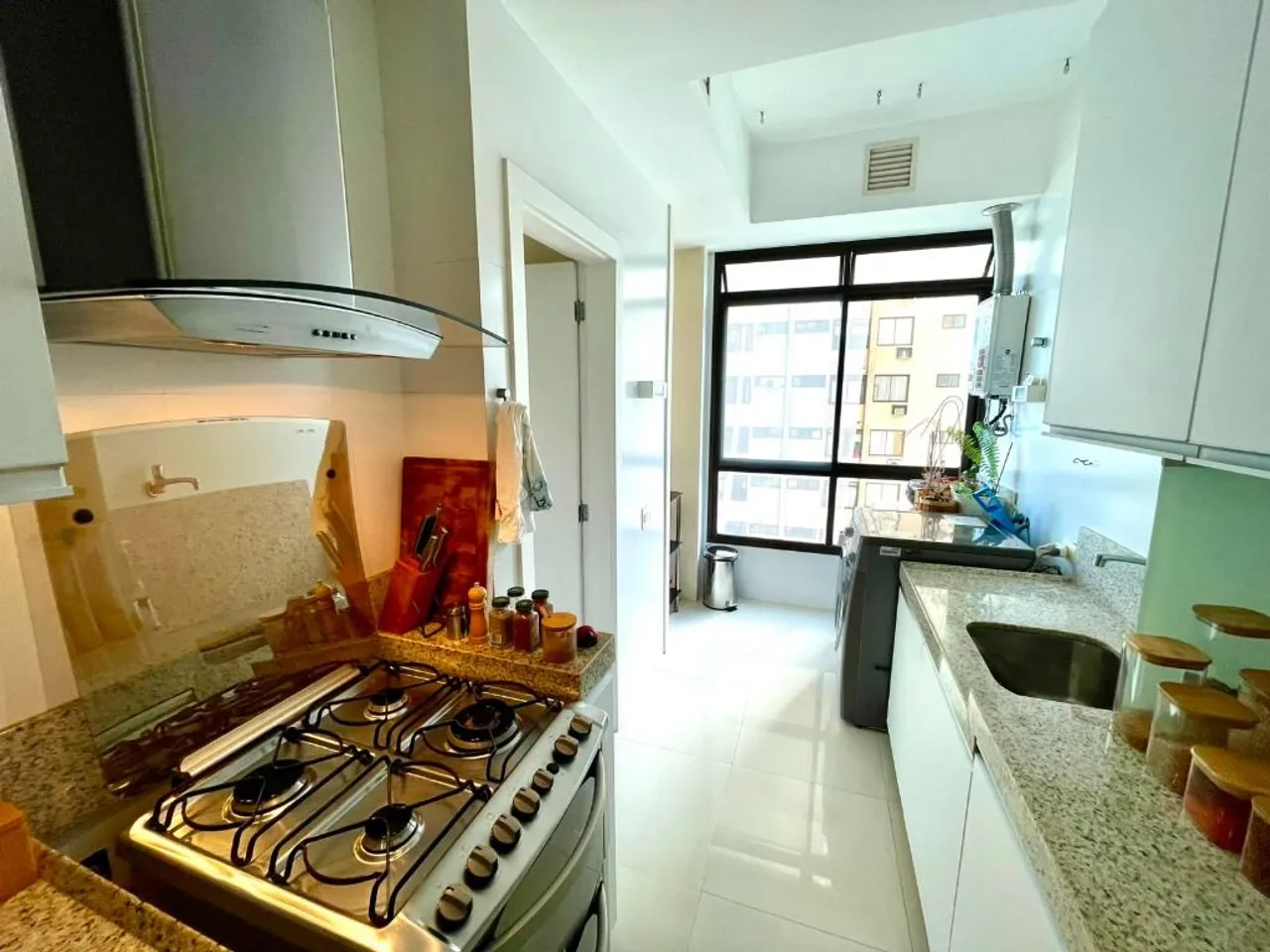 168 m² apartment with an open-plan kitchen and 3 bedrooms — photo 14