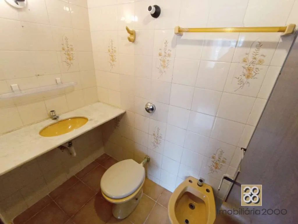 Wood or laminate floors in a 2-bedroom apartment, 67 m² — photo 2