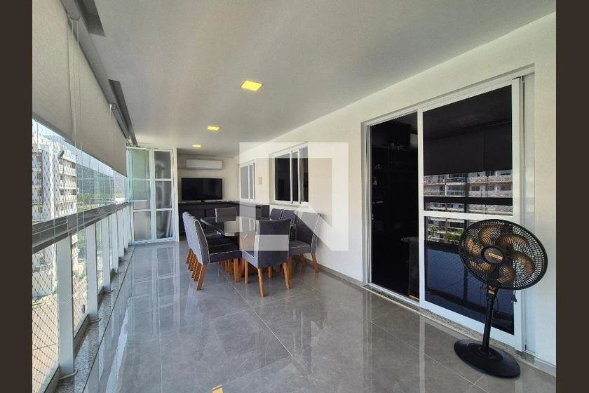 2-bedroom apartment in a building with a gym — photo 9