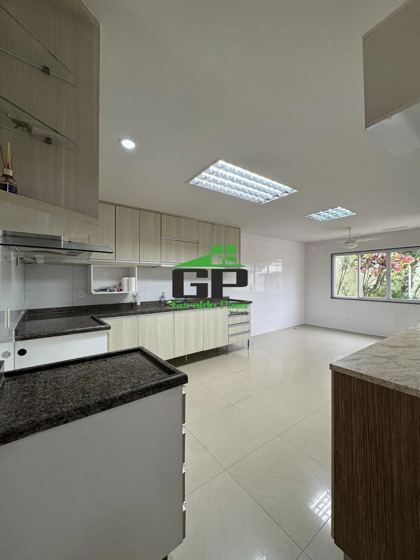 Casa com 5 quartos e 5 banheiros, cozinha fechada — photo 40