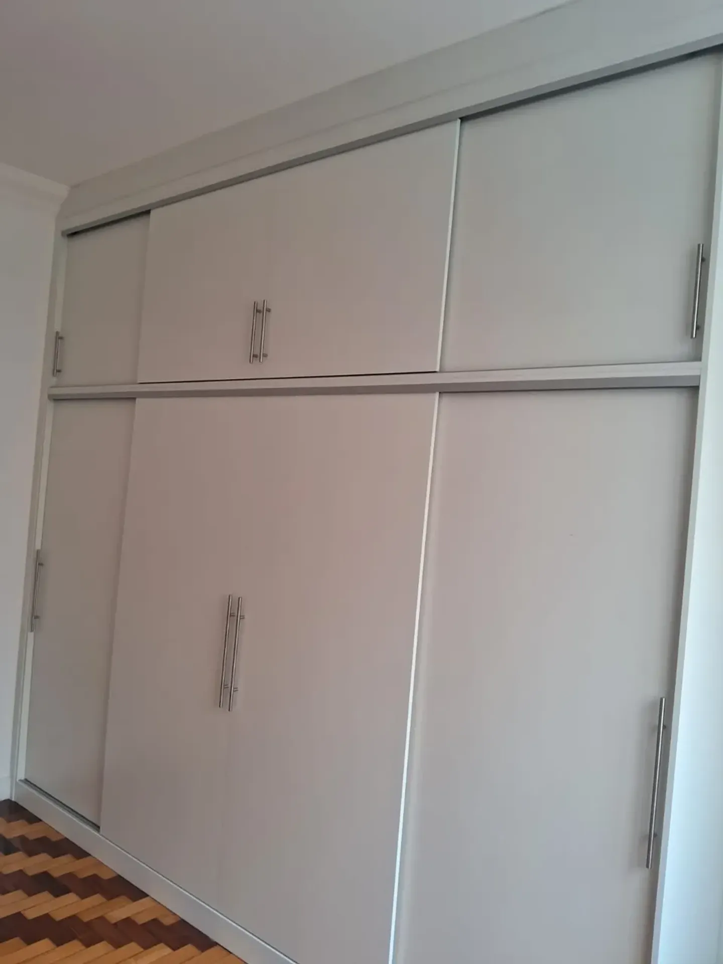 2-bedroom apartment with wood or laminate floors — photo 23