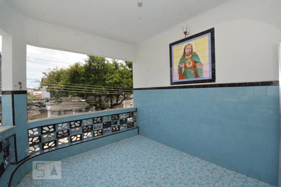 Wood or laminate floors in a 2-bedroom house, 100 m² — photo 4