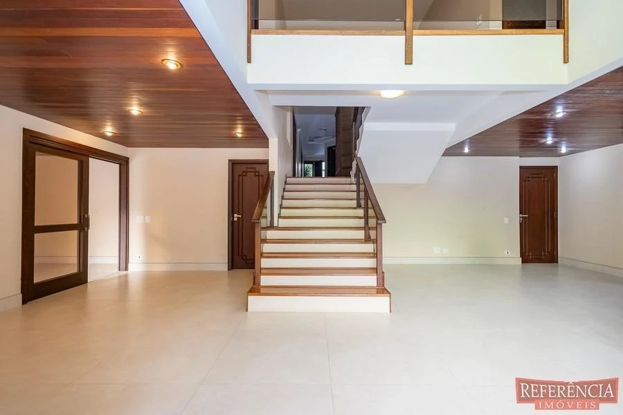 House, 550 m², with a walk-in closet — photo 21
