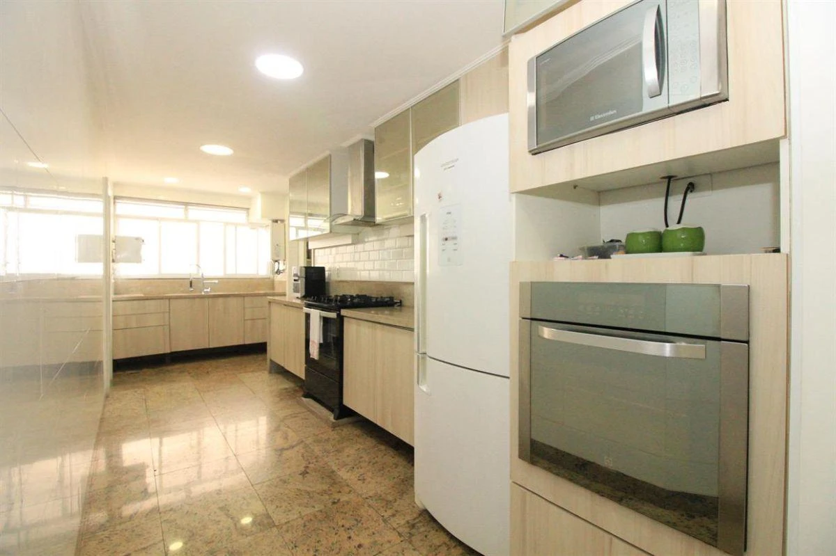 Furnished 4-bedroom apartment with 2 en-suites and 274 m² — photo 2