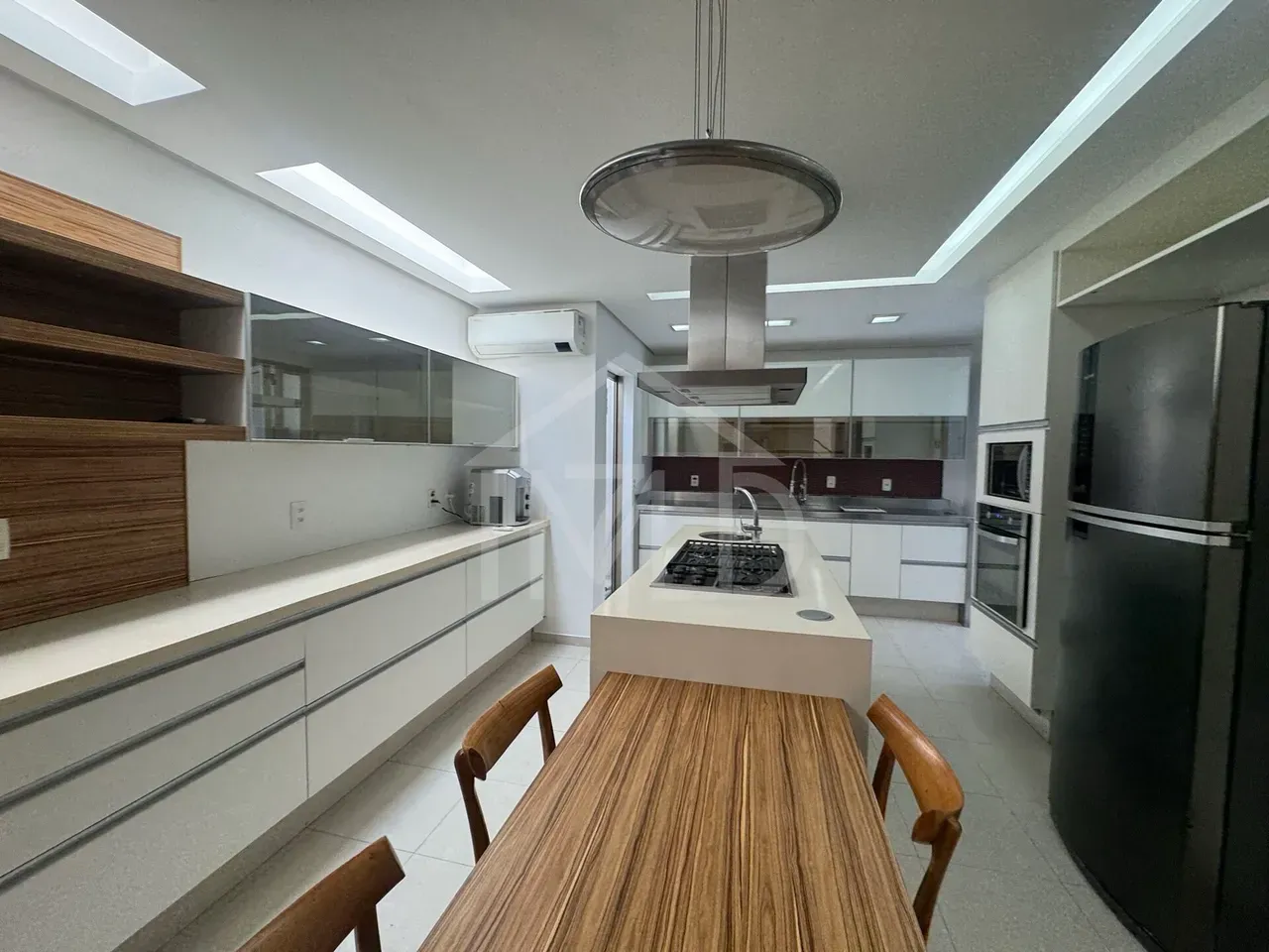 Furnished house with 4 en-suite bedrooms and open kitchen — photo 24