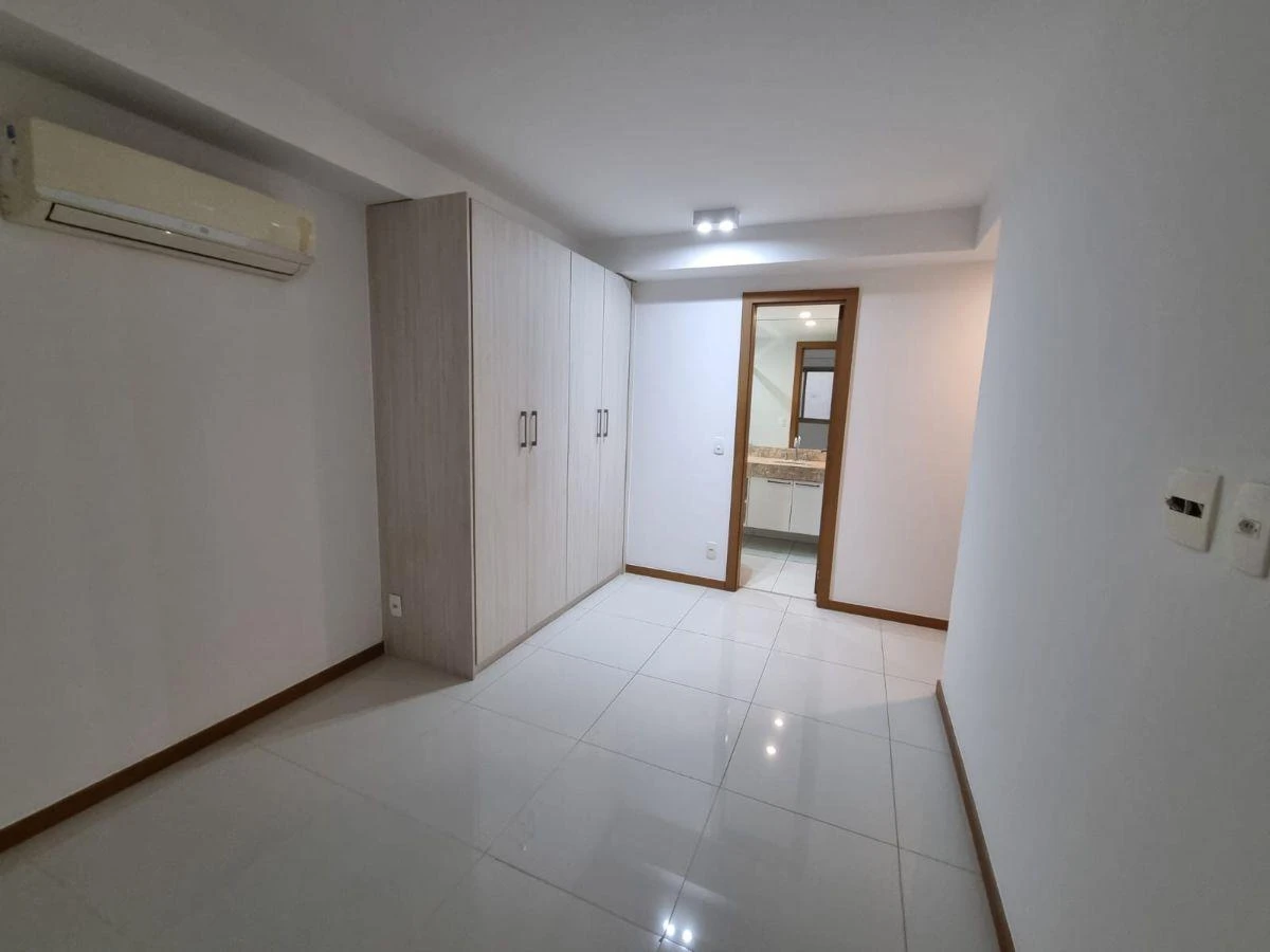 4-bedroom apartment in a building with a sauna — photo 39