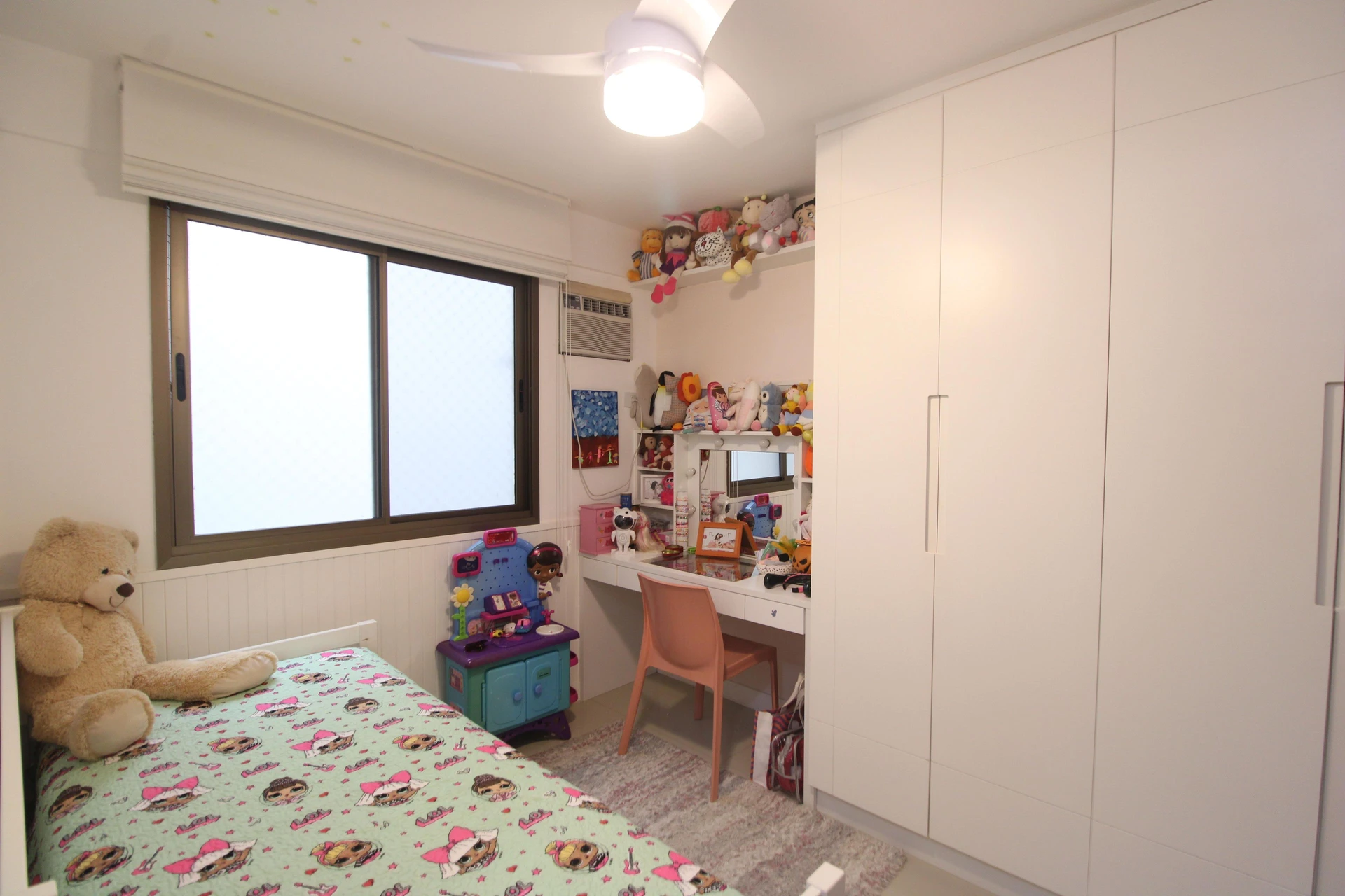 Furnished apartment, 112 m², with a glass-enclosed balcony — photo 27
