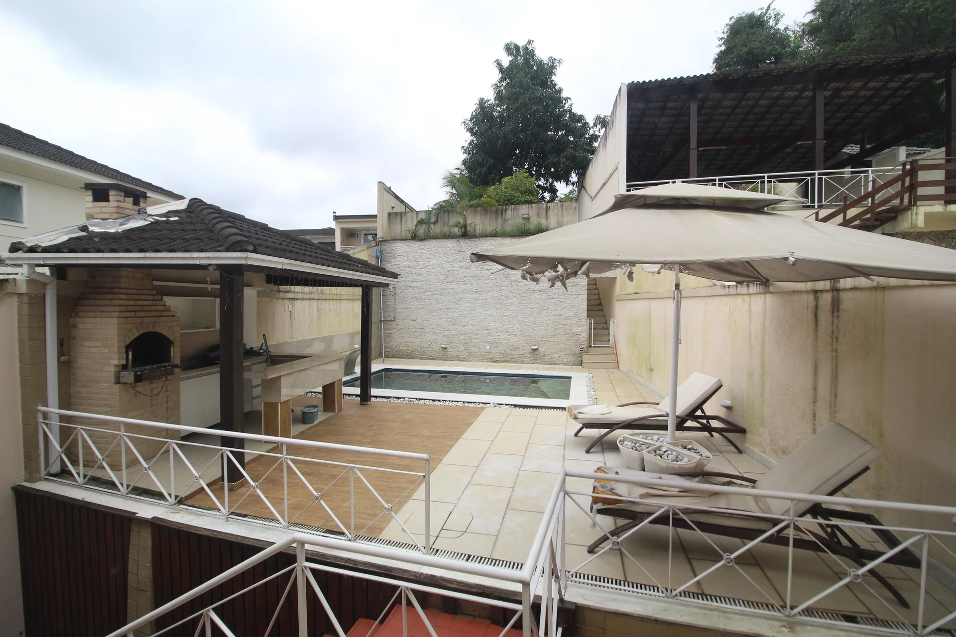 4-bedroom house with a mountain view — photo 17