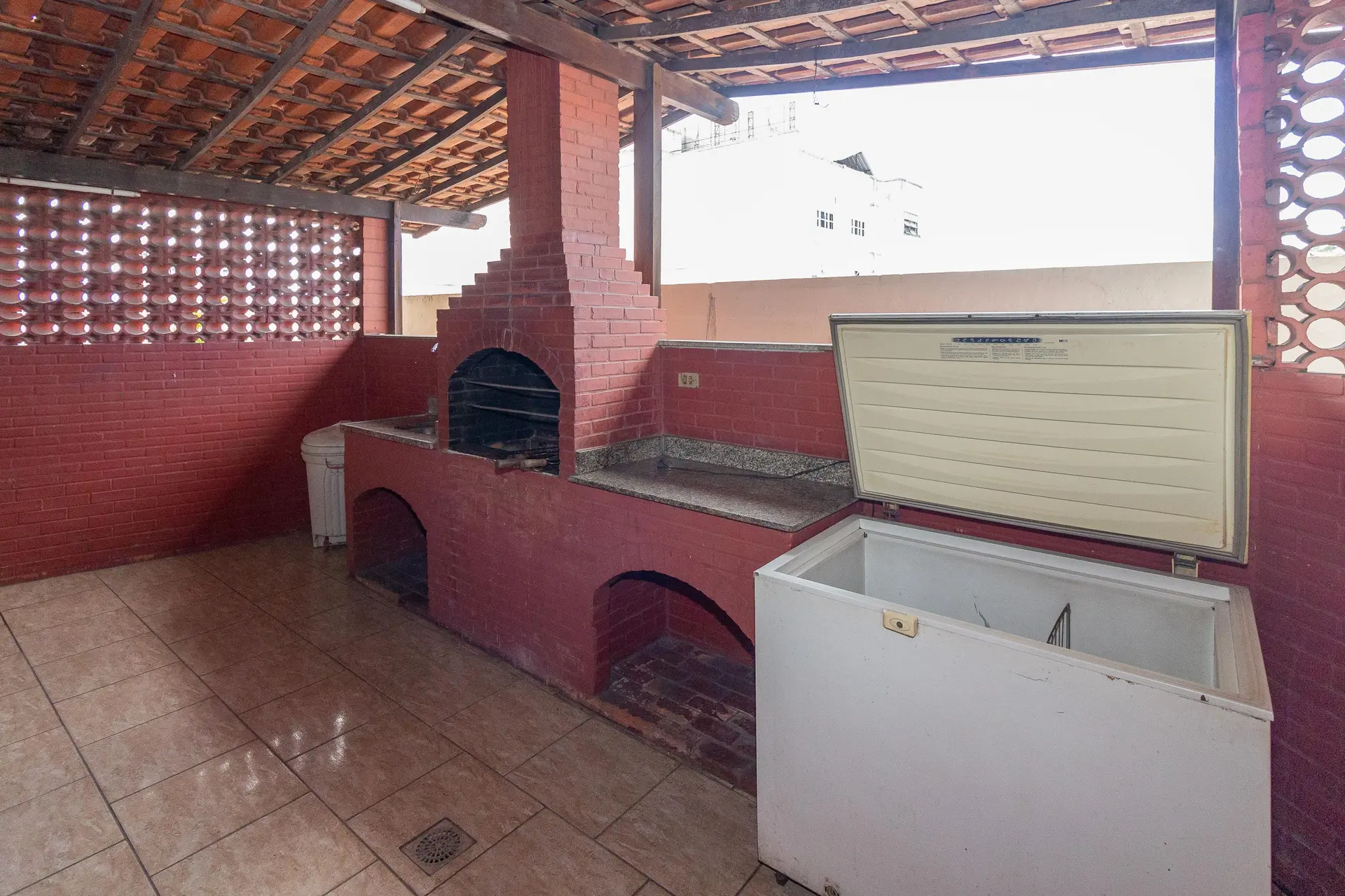 Furnished 3-bedroom apartment with balcony — photo 24