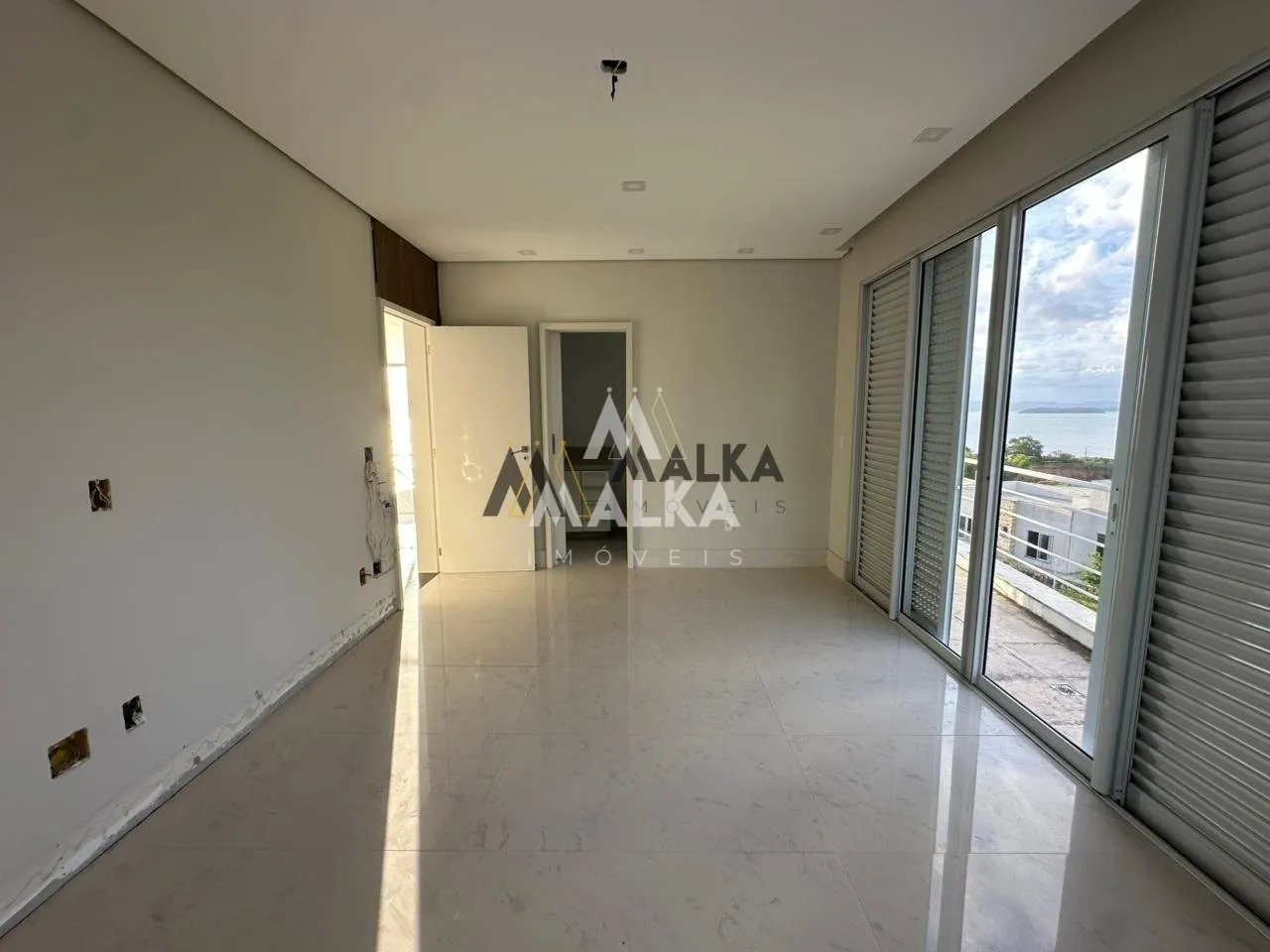 461 m² house with 3 en-suite bedrooms and private garden — photo 19