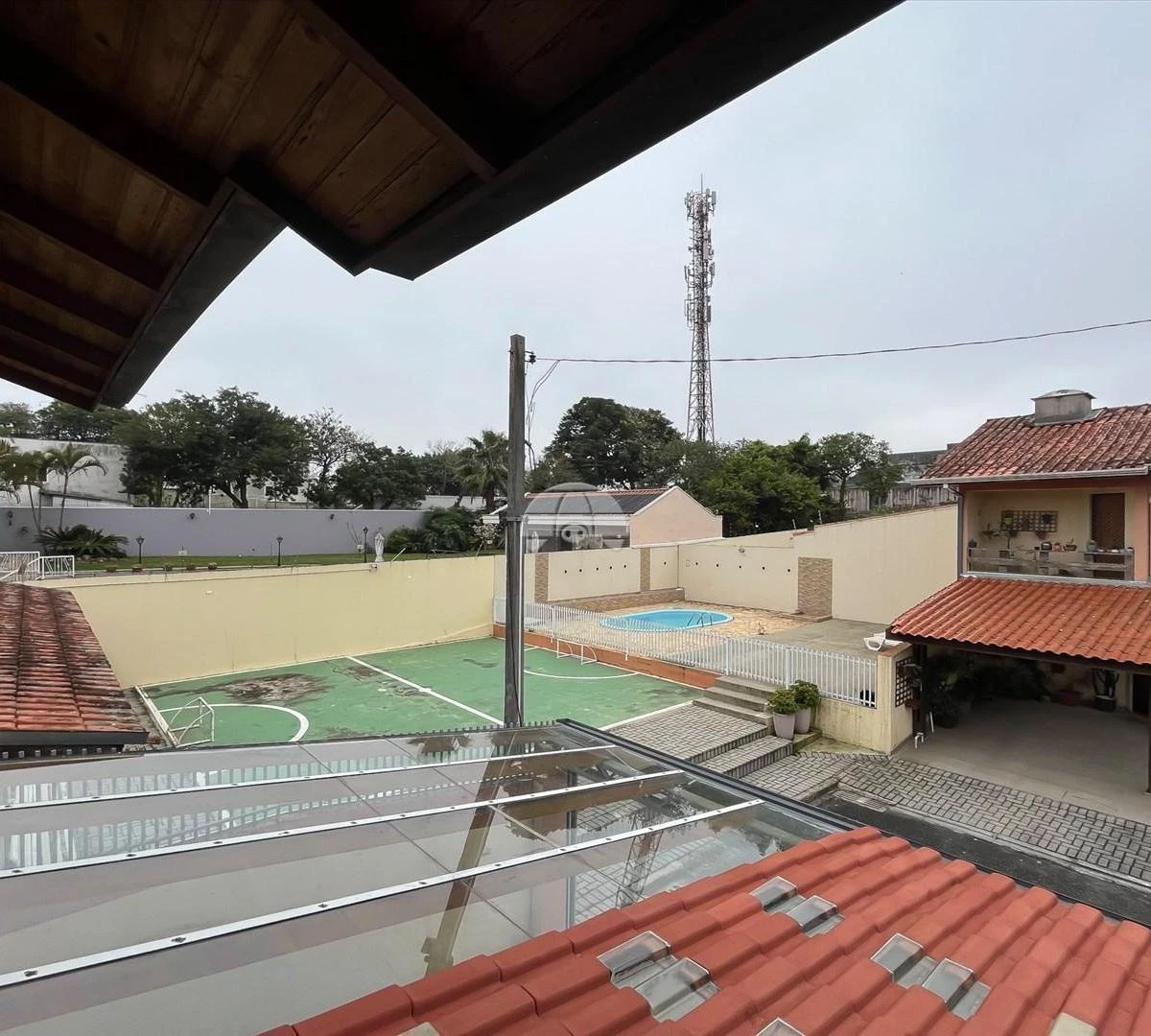 2-bedroom house with a walk-in closet in Curitiba — photo 31