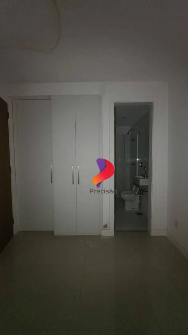 Apartment with enclosed balcony and 4 bedrooms — photo 19