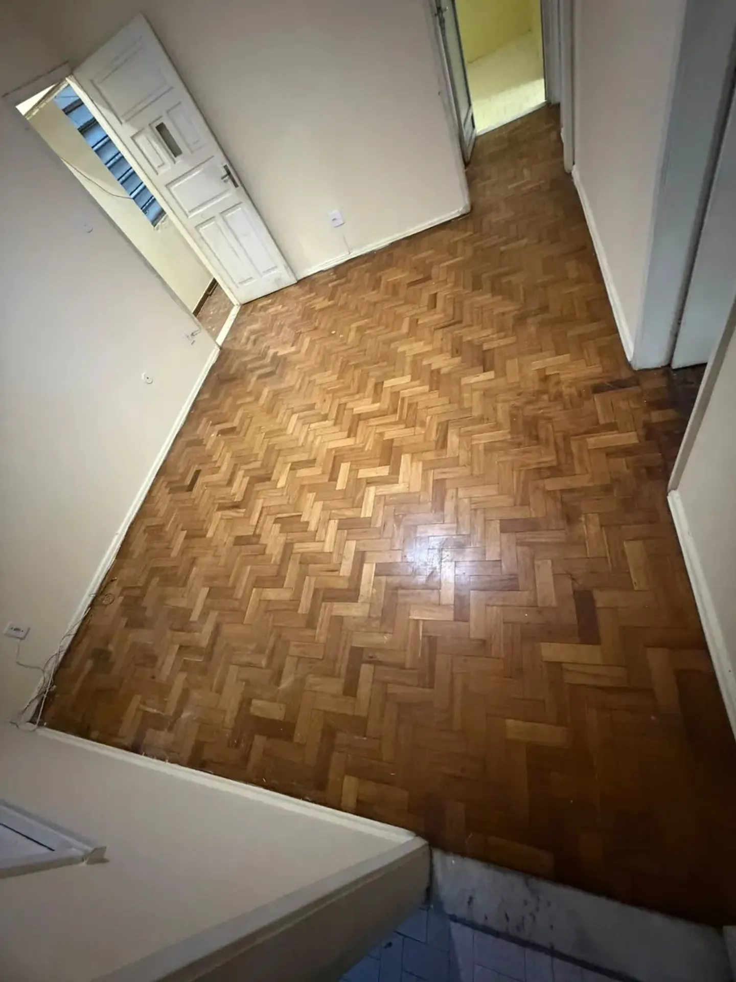 Wood or laminate floors in a 3-bedroom house, 83 m² — photo 7