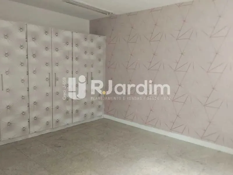 Unfurnished apartment with 4 bedrooms and 3 bathrooms — photo 3