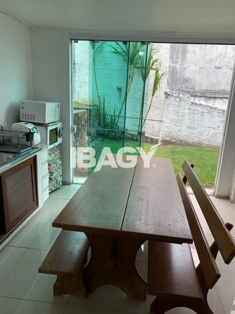 House with 4 bedrooms and 380 m², 2 parking spots — photo 35