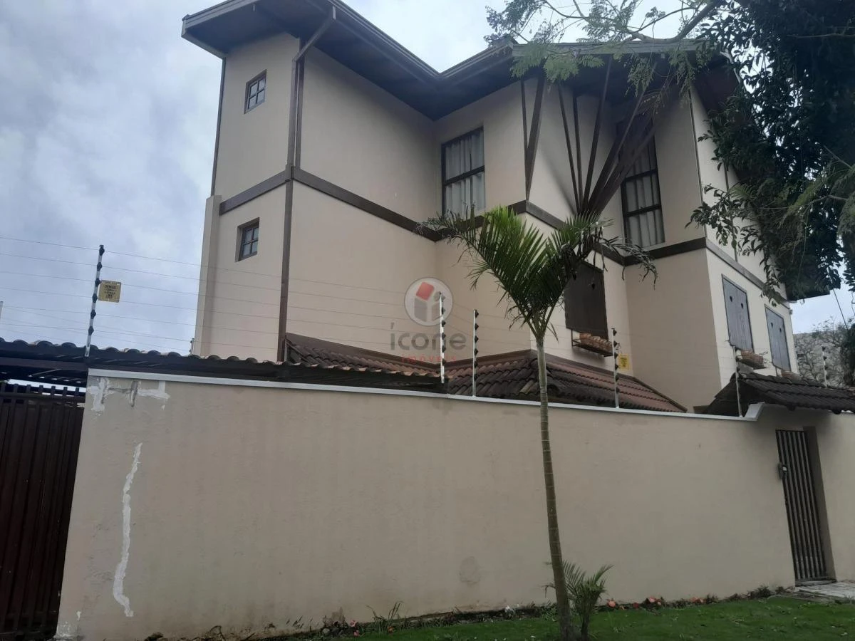 3-bedroom house with a bathtub in Curitiba — photo 23