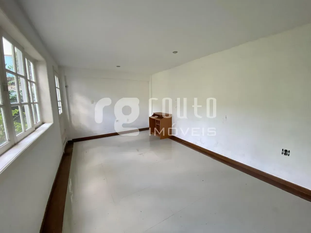 Apartment with 5 bedrooms and a balcony, 4 bathrooms — photo 18