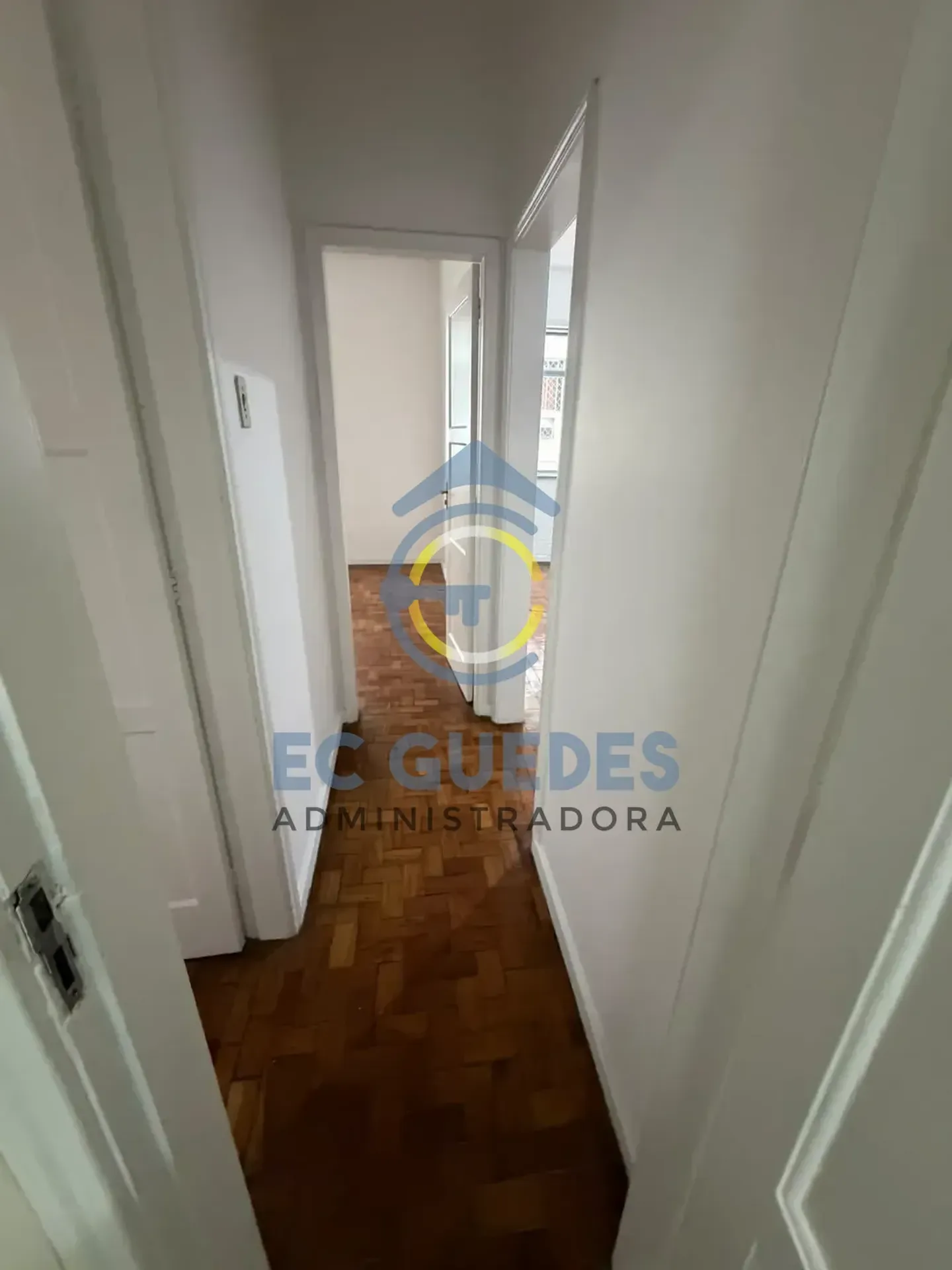 Деревянный пол или ламинат и 2 спальни: квартира 73 м² — photo 20