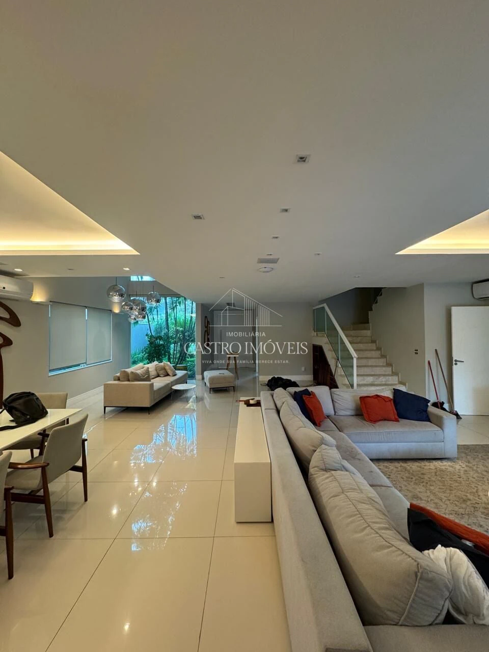 Furnished 715 m² house with 5 en-suites and 4 parking — photo 17