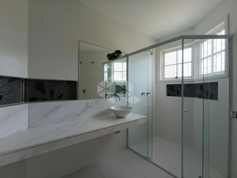 Furnished house, 222 m², with a bathtub — photo 41