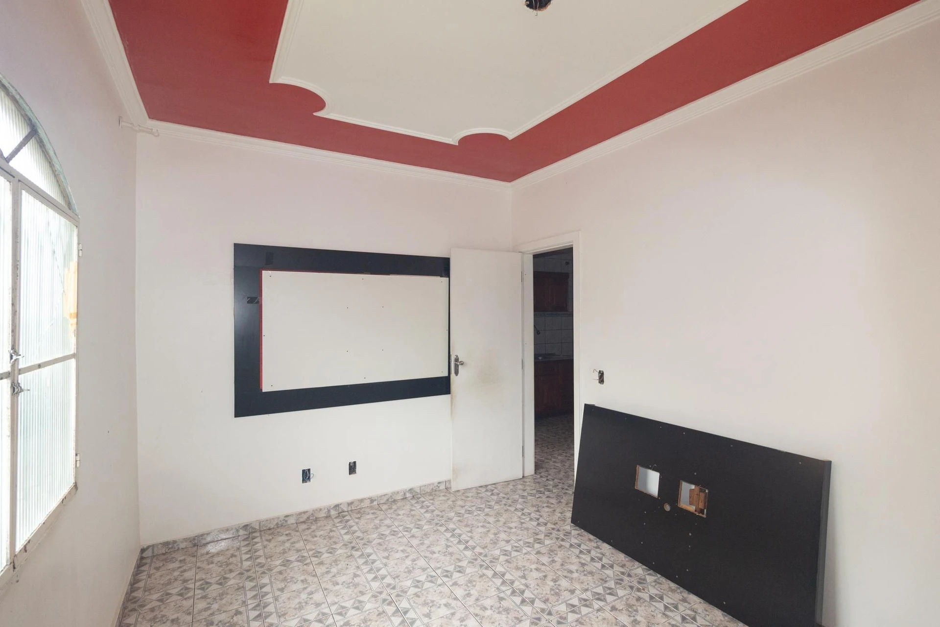 360 m² house with a home office and a garden — photo 43