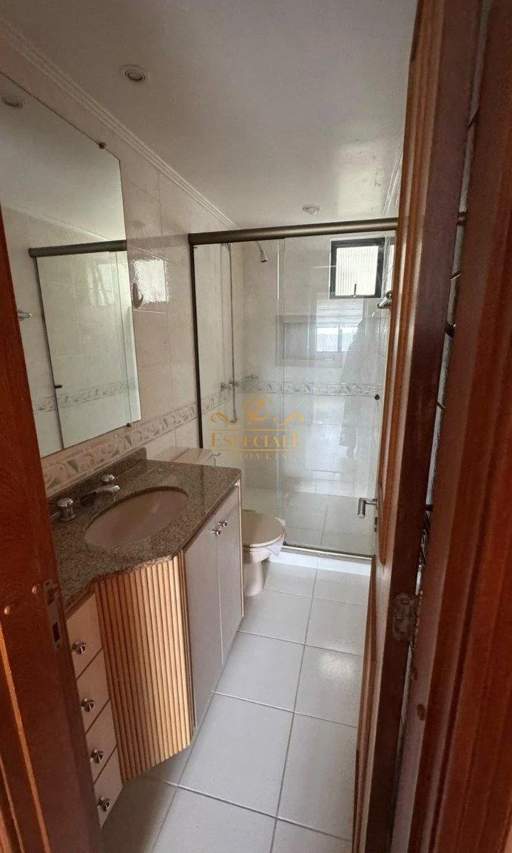 3-bedroom apartment with a bathtub — photo 3
