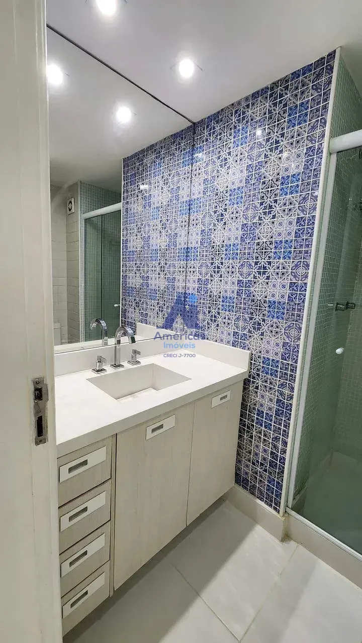 Unfurnished apartment with 4 bedrooms and a balcony — photo 4