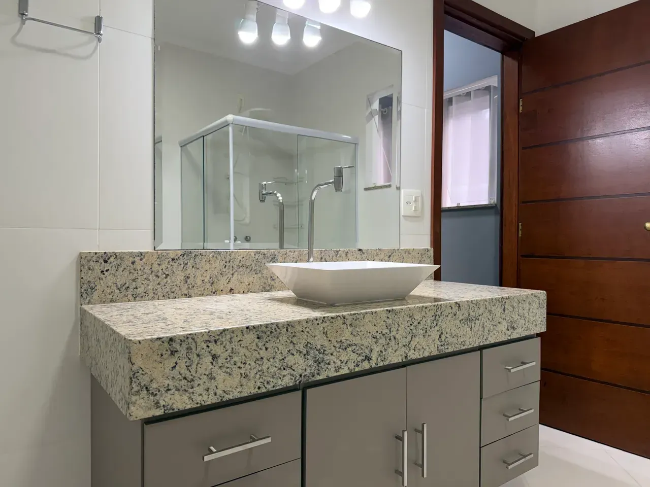 Casa com 4 quartos e 5 banheiros, 300 m² — photo 19