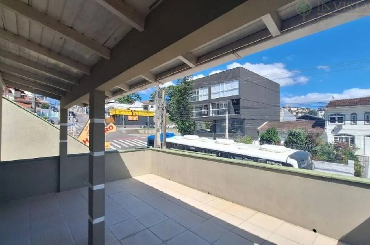 204 m² house with a jacuzzi and a bathtub — photo 16