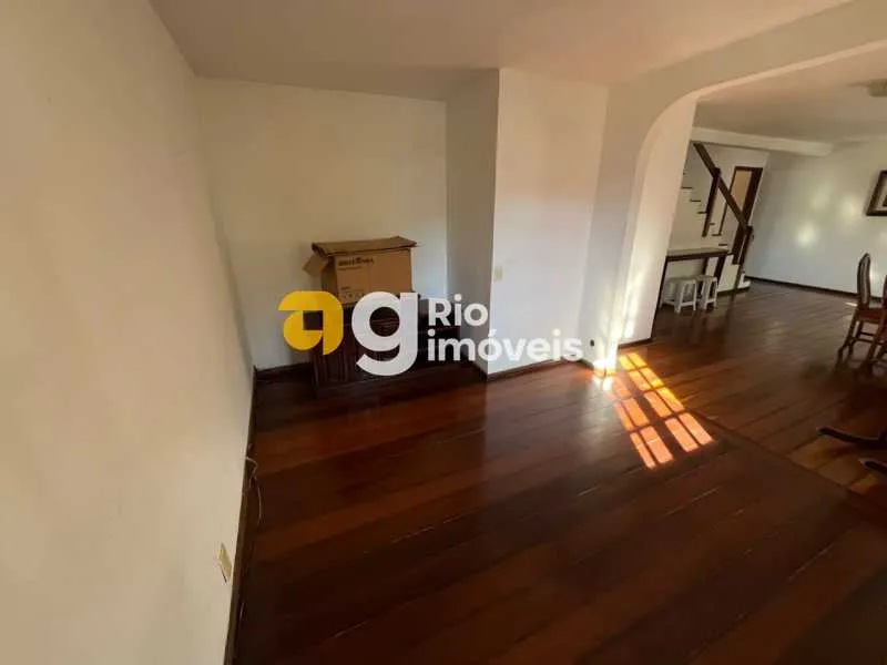 Casa com 3 quartos, 3 banheiros e 4 vagas — photo 2