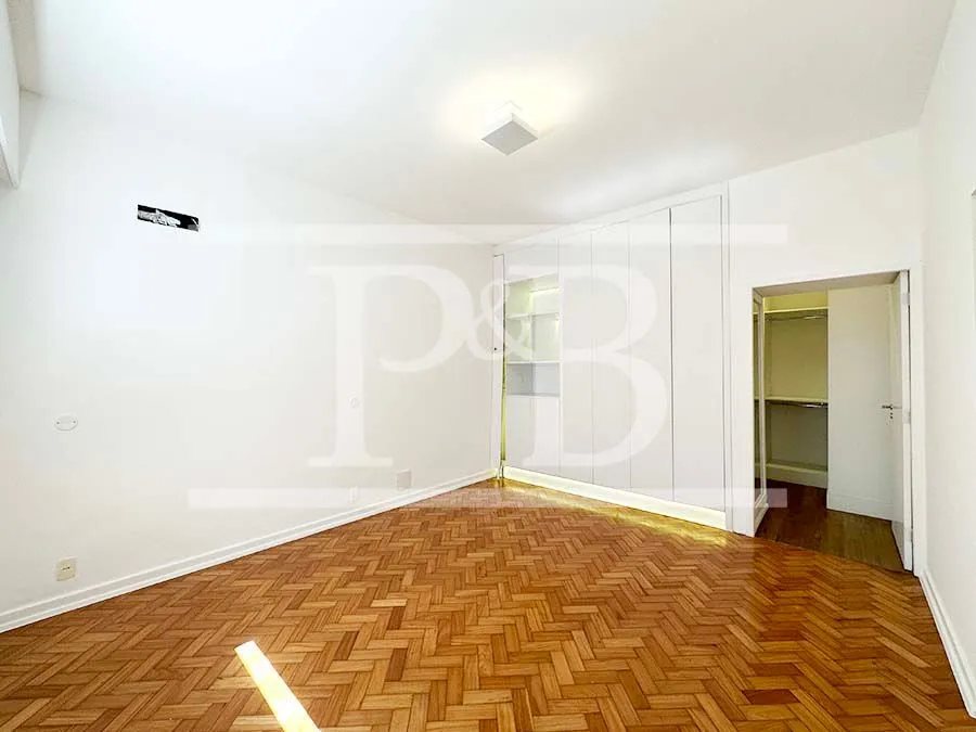 4-bedroom apartment with 270 m² and 4 bathrooms — photo 5