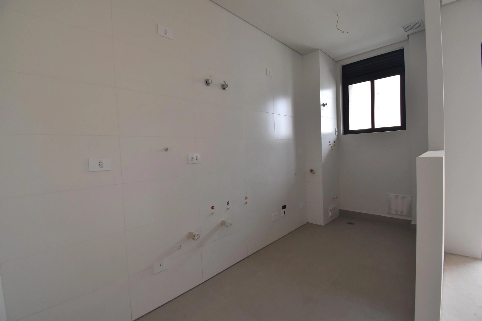 Панорамні вікна та 3 спальні: квартира 68 м² — photo 2