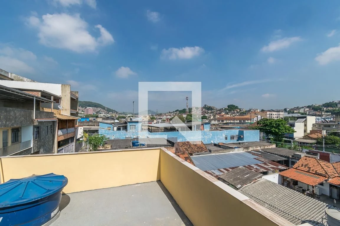 Balcony with a grill in a 3-bedroom apartment, 80 m² — photo 32