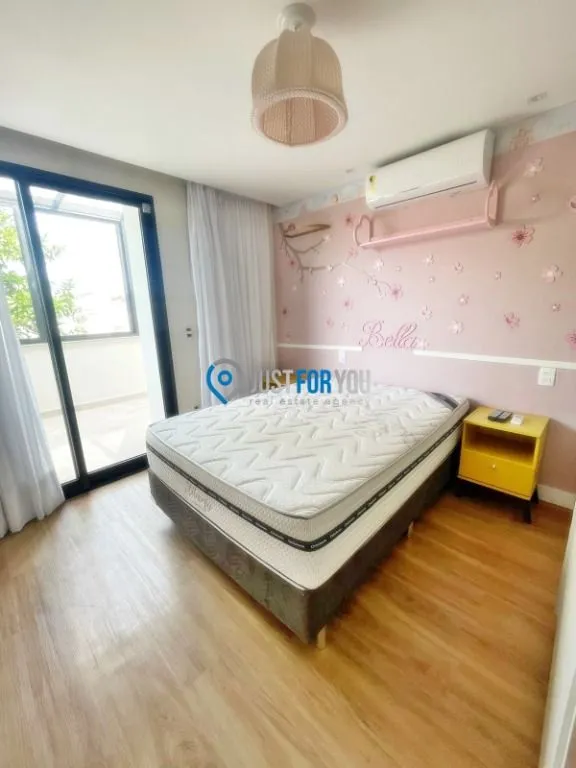 Furnished house with 4 en-suites and 330 m² plus 2 parking — photo 14
