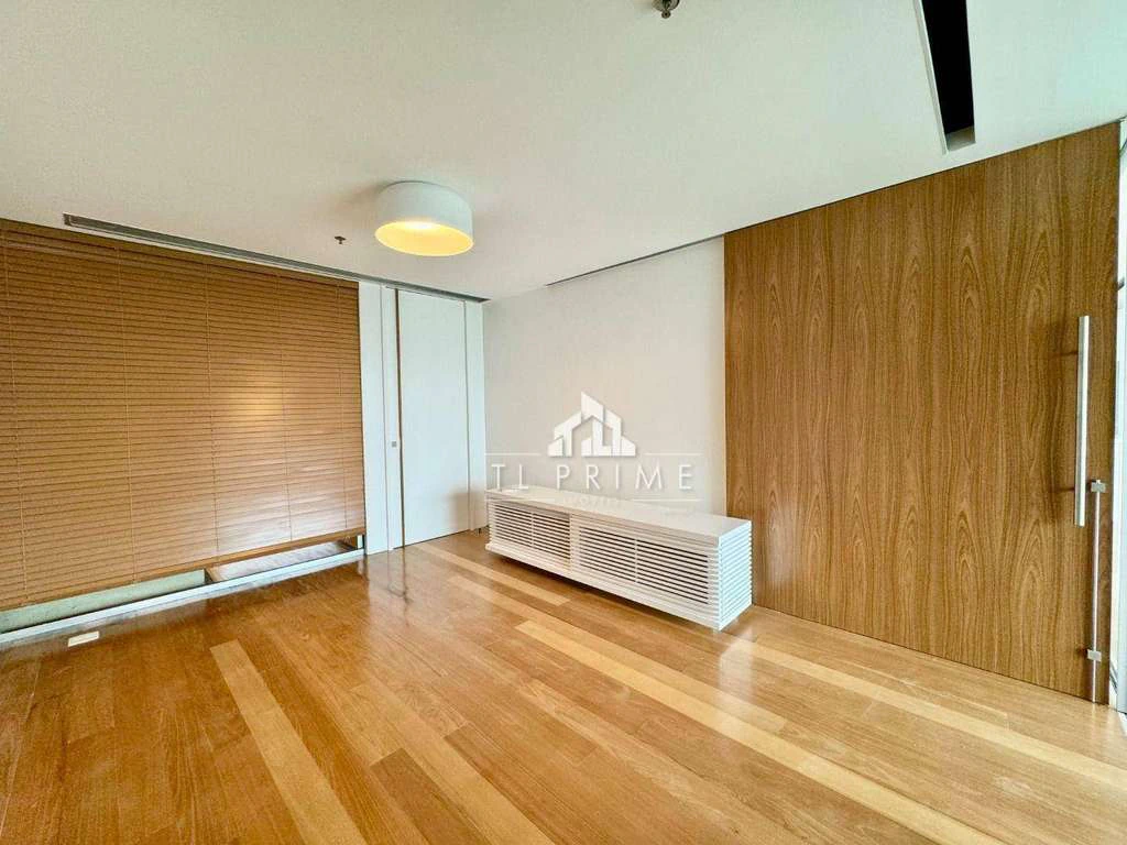 Furnished 1-bedroom apartment with an enclosed balcony — photo 12