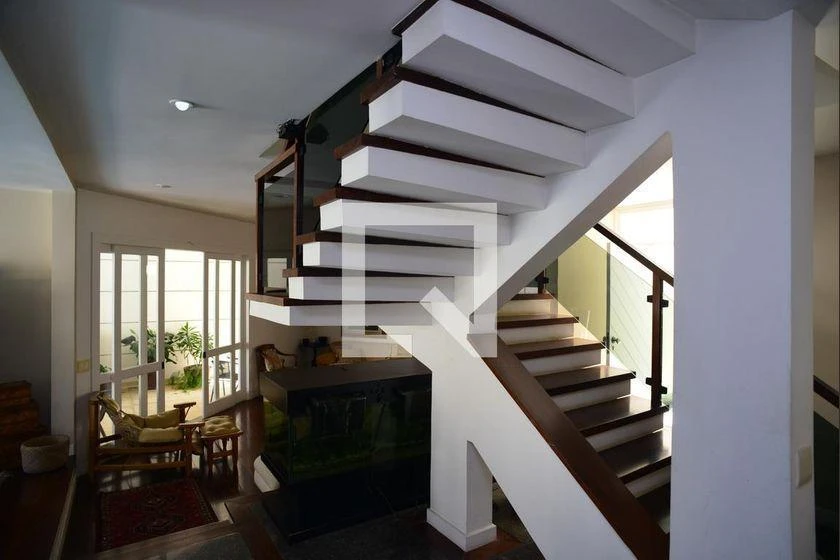House in a gated community with 5 bedrooms and mountain view — photo 32