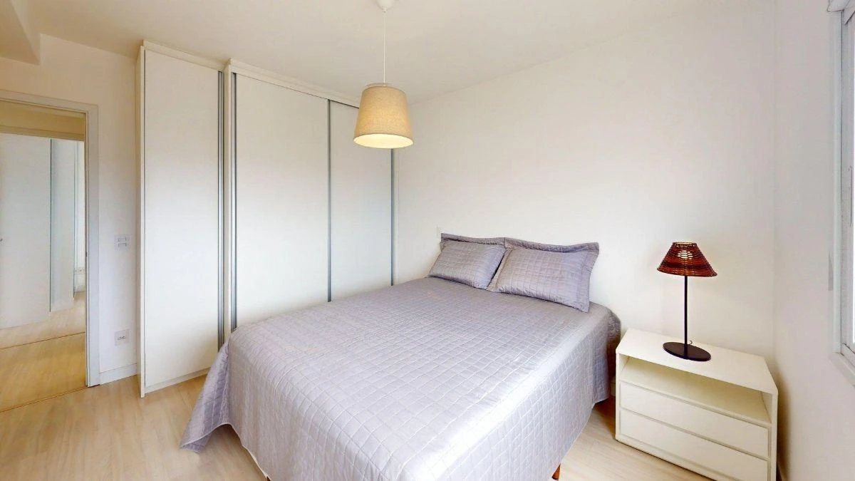 Furnished apartment, 95 m², with a glass-enclosed balcony — photo 4
