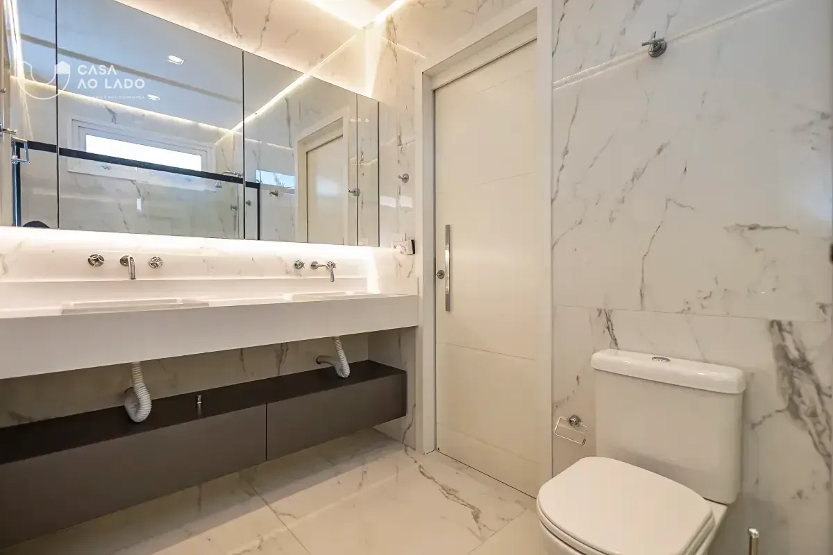 House with 629 m², 4 bedrooms and a balcony — photo 29
