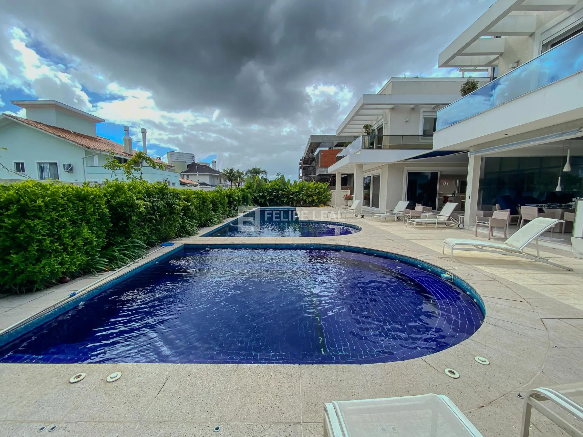 Casa em condomínio com 9 dormitórios e 8 suítes — photo 38